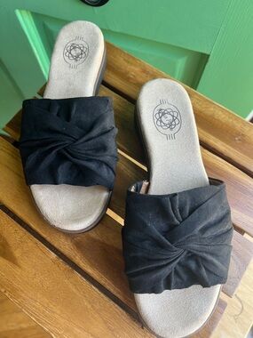 Hocus pocus Knot Slide Mules with Cushioned Footbed